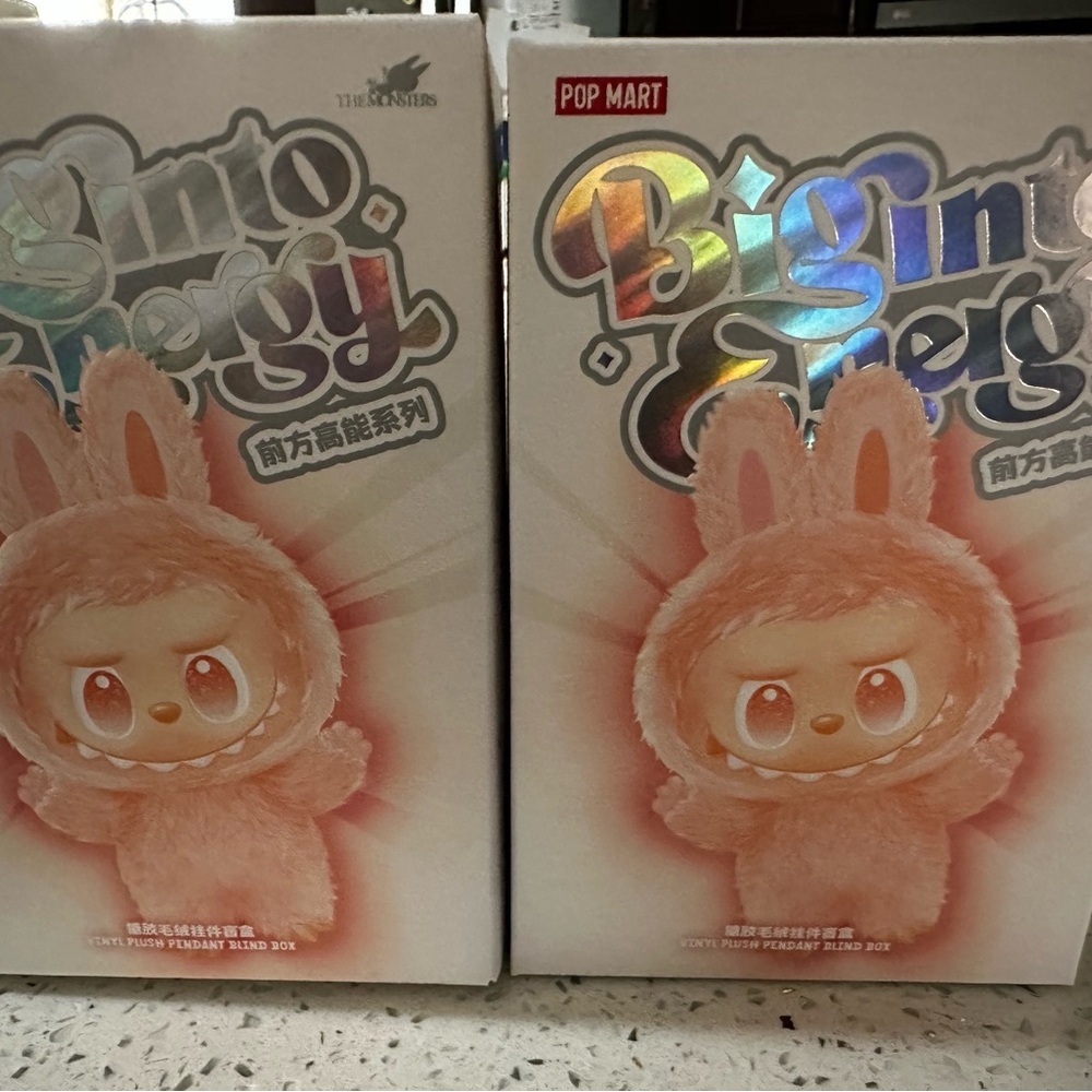 Pop Mart Big Into Energy HOPE Labubu